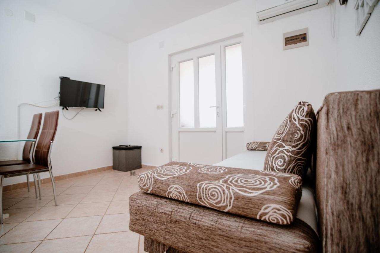 דירות קרלובג Apartmens Leona מראה חיצוני תמונה