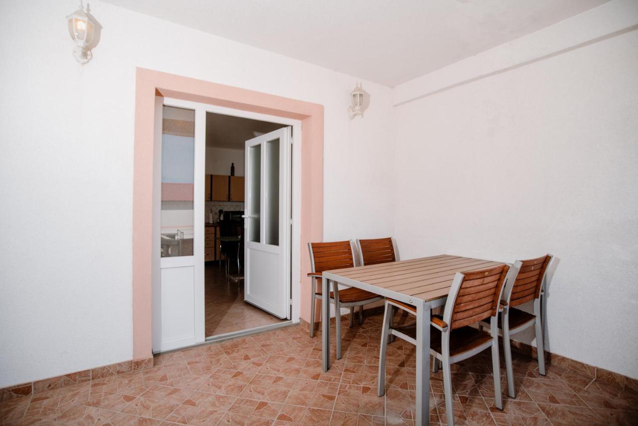 דירות קרלובג Apartmens Leona מראה חיצוני תמונה