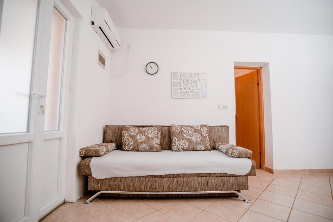 דירות קרלובג Apartmens Leona מראה חיצוני תמונה