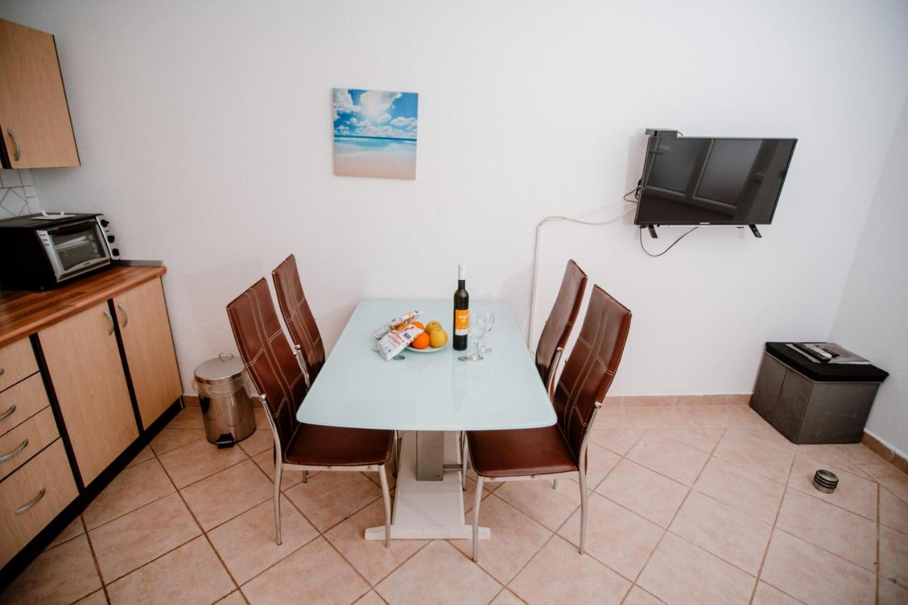 דירות קרלובג Apartmens Leona מראה חיצוני תמונה