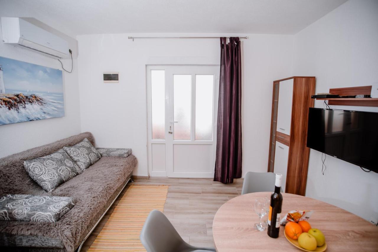 דירות קרלובג Apartmens Leona מראה חיצוני תמונה