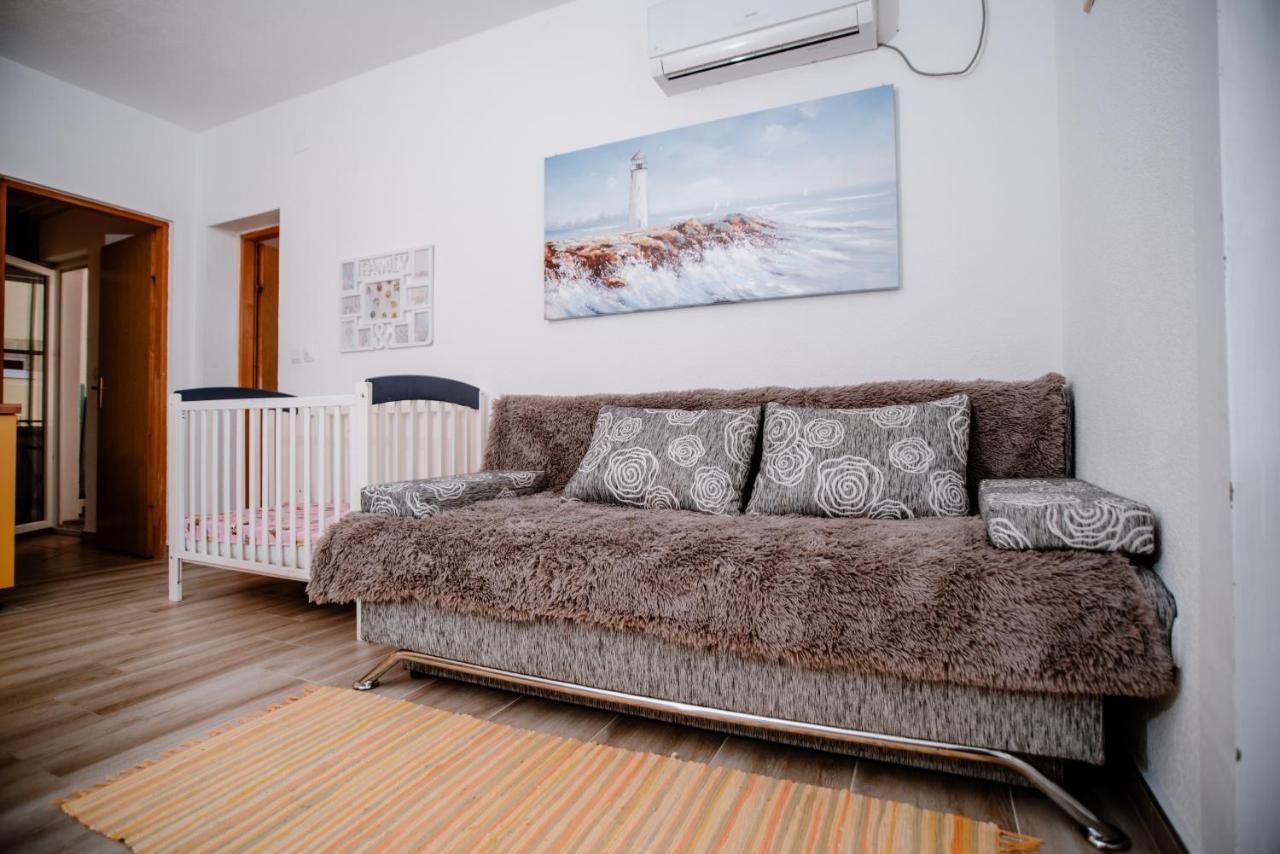 דירות קרלובג Apartmens Leona מראה חיצוני תמונה