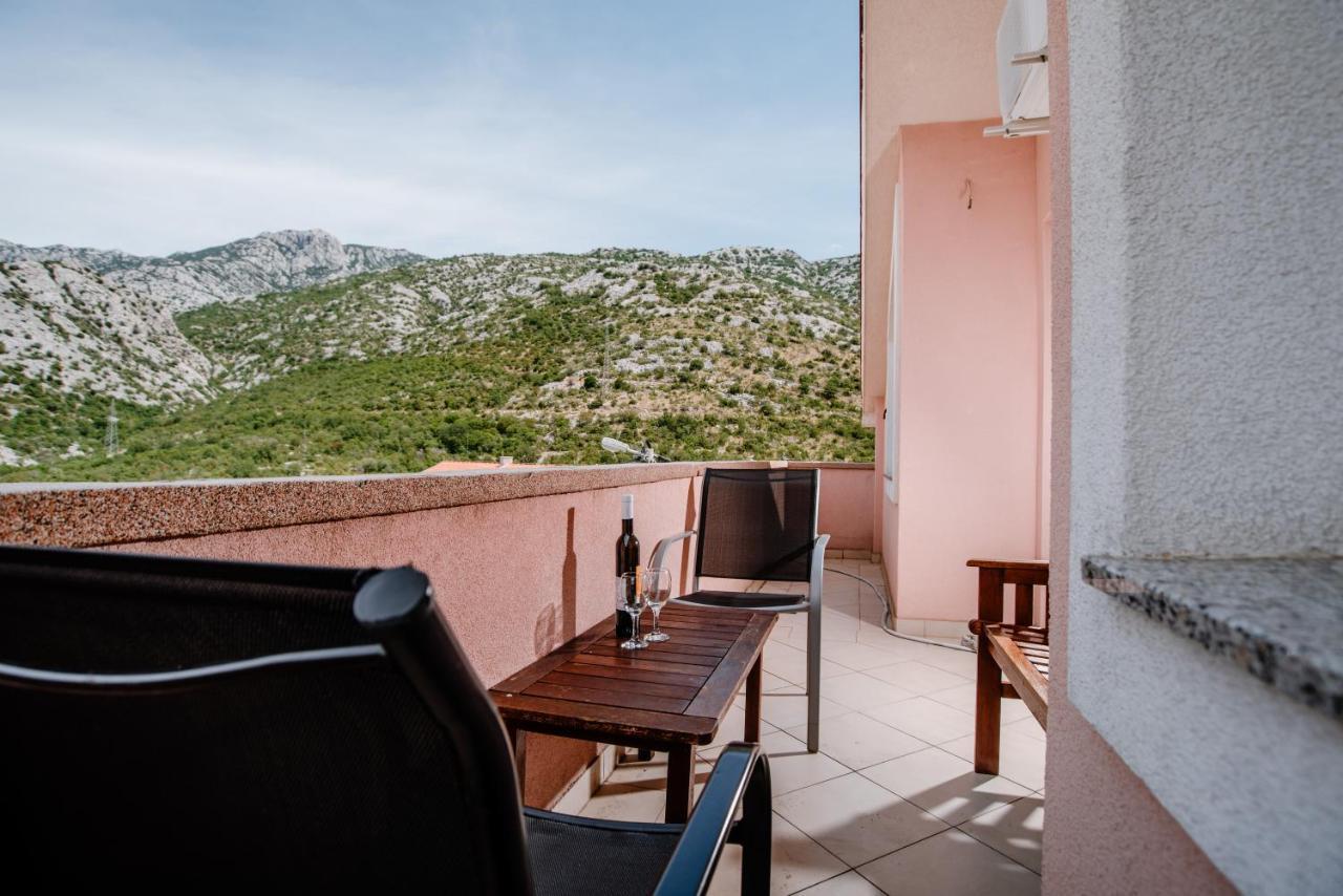 דירות קרלובג Apartmens Leona מראה חיצוני תמונה