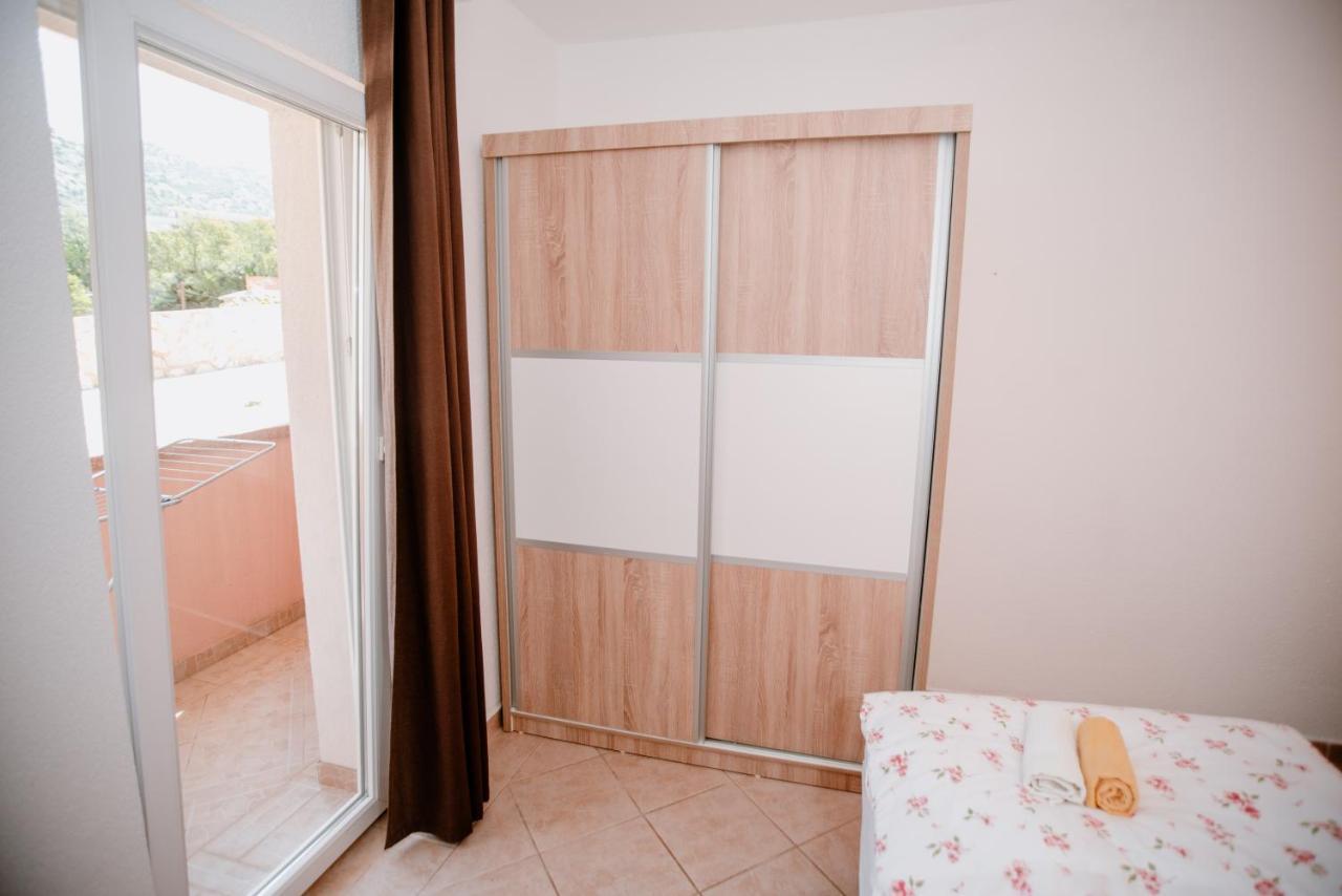 דירות קרלובג Apartmens Leona מראה חיצוני תמונה