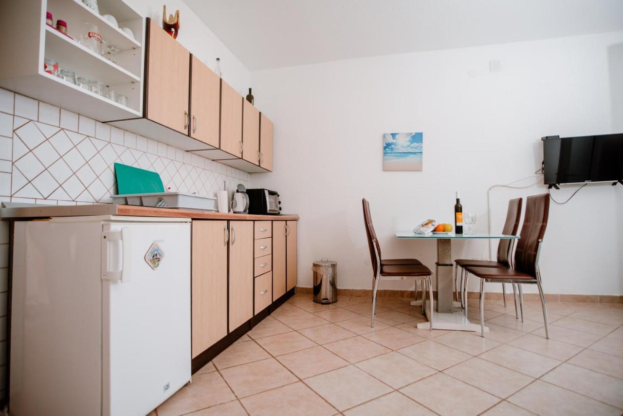 דירות קרלובג Apartmens Leona מראה חיצוני תמונה