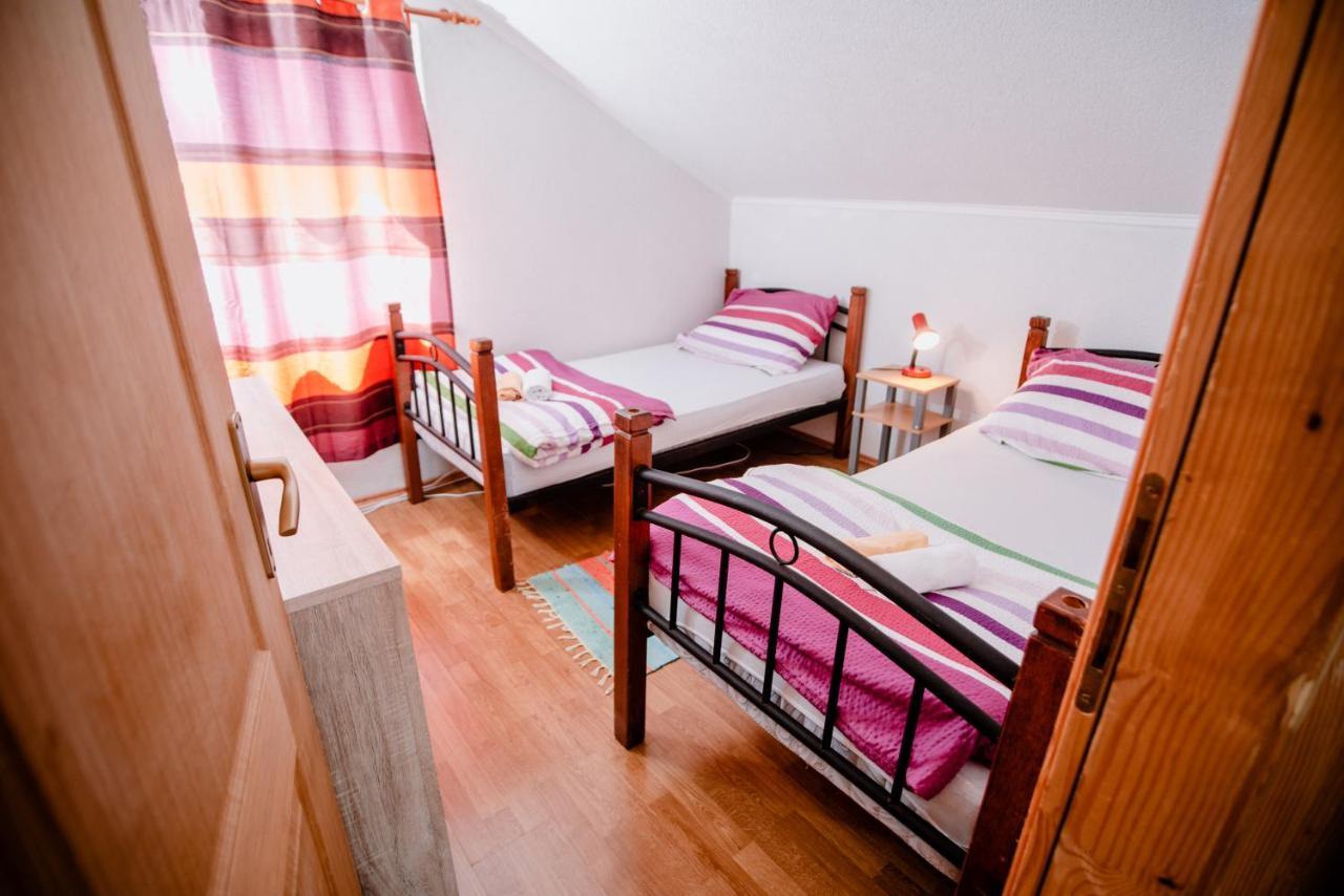 דירות קרלובג Apartmens Leona מראה חיצוני תמונה